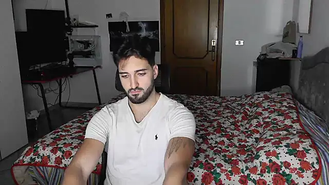 Snapshot of Alexox02 chatting on 11-18-25, 08:35 Alexox02 online show from 11-18-25, 08:35