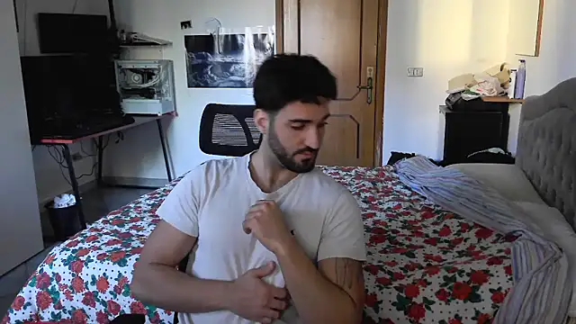 Snapshot of Alexox02 chatting on 11-30-25, 01:04 Alexox02 online show from 11-30-25, 01:04