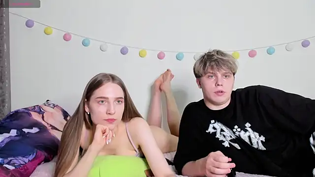 Snapshot of Emily_and_Ilumi chatting on 12-21-24, 08:21 Emily and Ilumi online show from 12-21-24, 08:21