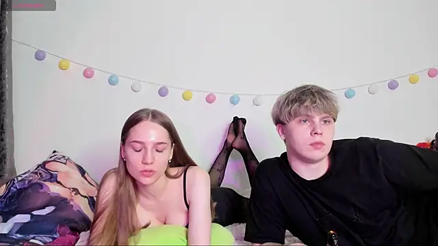 Snapshot of Emily_and_Ilumi chatting on 12-27-24, 11:31 Emily and Ilumi online show from 12-27-24, 11:31