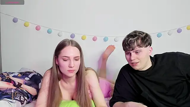 Snapshot of Emily_and_Ilumi chatting on 01-04-25, 12:37 Emily and Ilumi online show from 01-04-25, 12:37