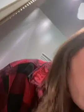 Snapshot of MommmyYummy chatting on 12-27-24, 05:48 MommmyYummy online show from 12-27-24, 05:48