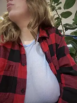 Snapshot of MommmyYummy chatting on 01-28-25, 04:19 MommmyYummy online show from 01-28-25, 04:19