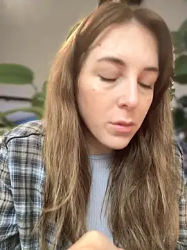 Snapshot of MommmyYummy chatting on 10-05-25, 11:30 MommmyYummy online show from 10-05-25, 11:30