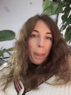 Snapshot of MommmyYummy chatting on 11-15-25, 02:24 MommmyYummy online show from 11-15-25, 02:24