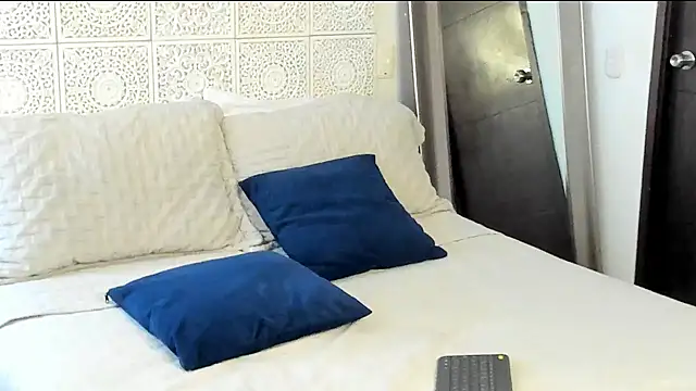 Snapshot of V_monse chatting on 01-18-25, 03:49 V monse online show from 01-18-25, 03:49