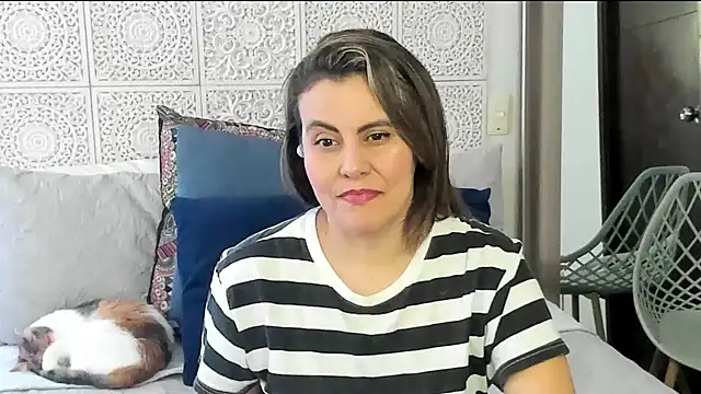 Snapshot of V_monse chatting on 02-24-25, 02:37 V monse online show from 02-24-25, 02:37