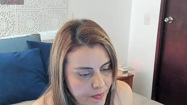 Snapshot of V_monse chatting on 12-16-25, 03:39 V monse online show from 12-16-25, 03:39