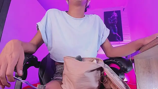 Alahia Rodriguez online show from 11-28-25, 08:00