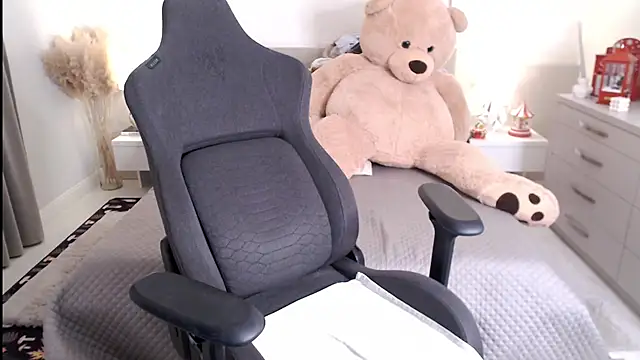 Smileyouarehere online show from 02-02-25, 02:27