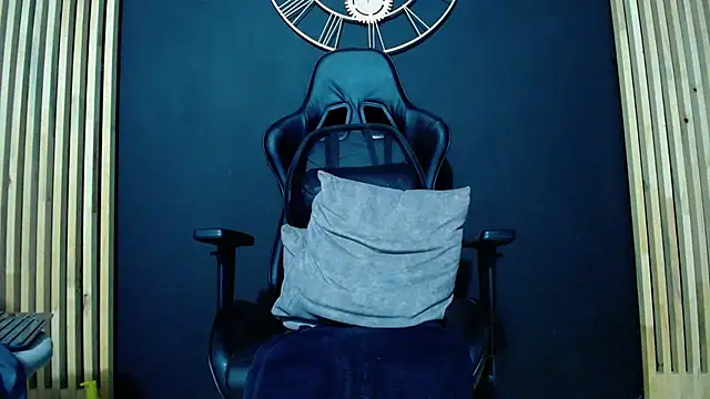 Snapshot of Maxxxpowerful chatting on 03-04-25, 03:11 Maxxxpowerful online show from 03-04-25, 03:11