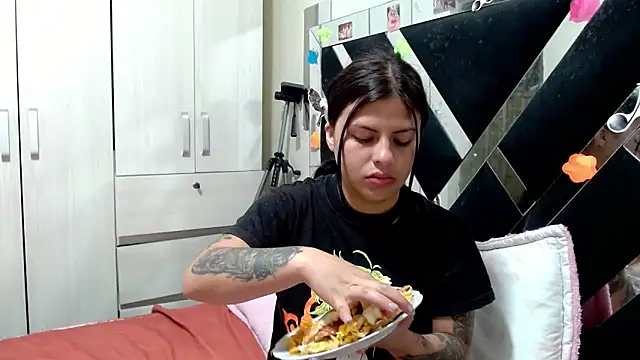 katery wok11 online show from 05-25-26, 04:46