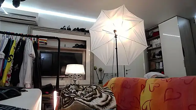 ILoveToFeelU online show from 10-09-25, 02:48