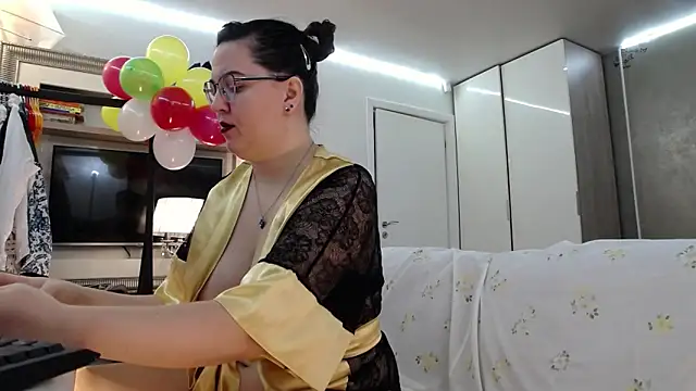 ILoveToFeelU online show from 12-19-25, 12:50