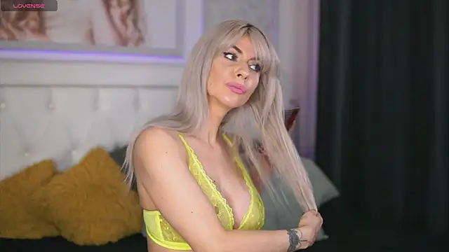 Snapshot of Adelyn_Chase chatting on 12-19-24, 06:23 Adelyn Chase online show from 12-19-24, 06:23