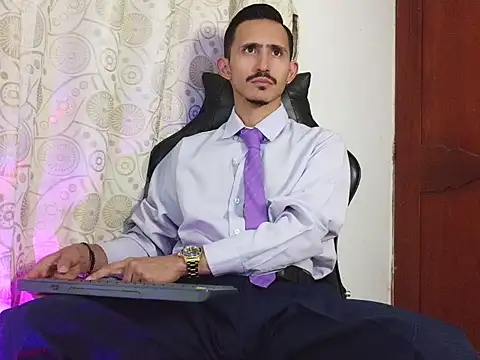 Snapshot of HomeAloneK chatting on 04-14-26, 07:31 HomeAloneK online show from 04-14-26, 07:31