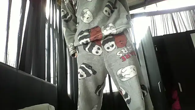 Snapshot of Paulita_x3 chatting on 02-15-25, 02:22 Paulita x3 online show from 02-15-25, 02:22