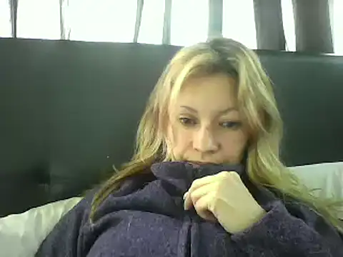 Snapshot of Paulita_x3 chatting on 02-19-25, 02:23 Paulita x3 online show from 02-19-25, 02:23