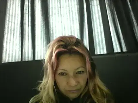 Snapshot of Paulita_x3 chatting on 02-22-25, 11:35 Paulita x3 online show from 02-22-25, 11:35
