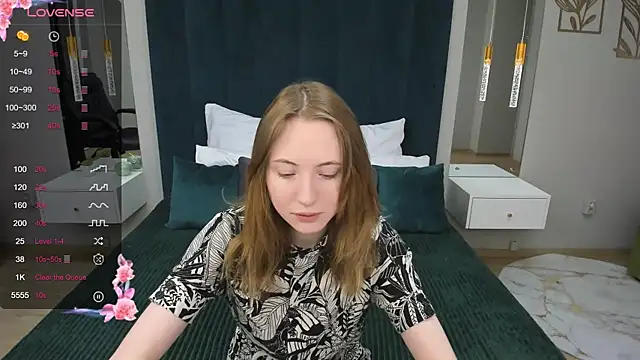 Cowell Adelina online show from 01-25-25, 02:47