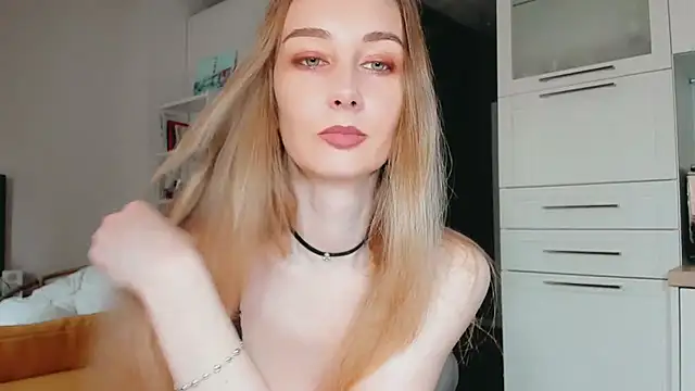 Snapshot of Maiami000 chatting on 04-08-26, 10:04 Maiami000 online show from 04-08-26, 10:04