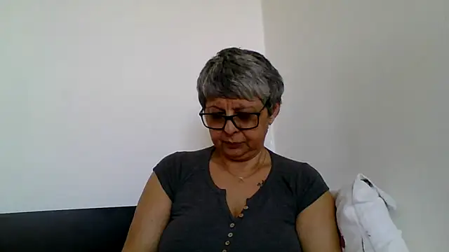 roseblak42 online show from 04-07-26, 08:04