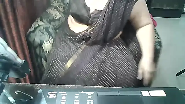 Snapshot of Punambhabisexy chatting on 12-03-25, 11:14 Punambhabisexy online show from 12-03-25, 11:14