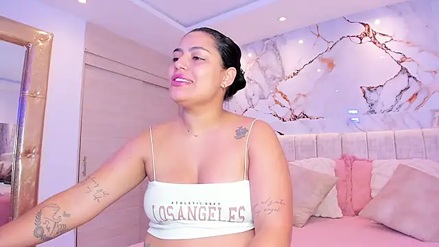 Snapshot of kiana_cream chatting on 12-01-25, 02:55 kiana cream online show from 12-01-25, 02:55