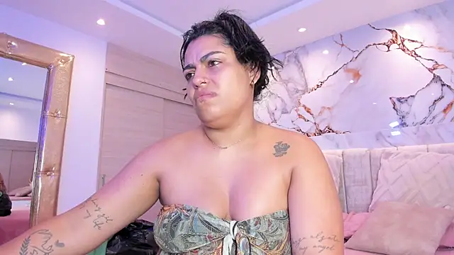 Snapshot of kiana_cream chatting on 12-18-25, 11:49 kiana cream online show from 12-18-25, 11:49