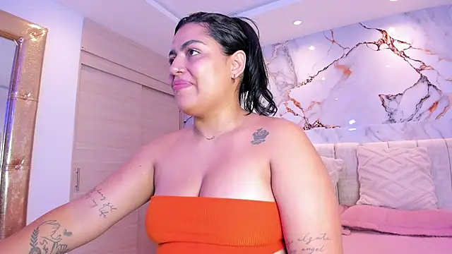 Snapshot of kiana_cream chatting on 12-19-25, 12:34 kiana cream online show from 12-19-25, 12:34