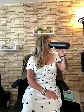  Abril-Office1 online show from 10-17-25, 03:36