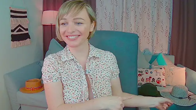 Snapshot of NandiSmile chatting on 02-18-25, 04:05 NandiSmile online show from 02-18-25, 04:05