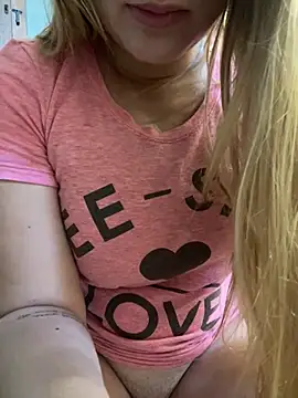 Snapshot of natashasweet chatting on 12-10-24, 03:33 natashasweet online show from 12-10-24, 03:33