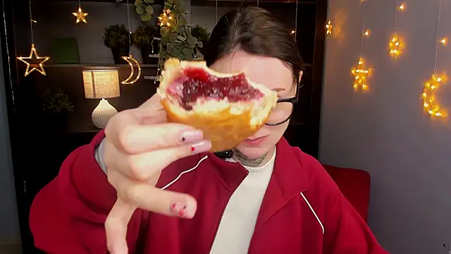 VeliraBraitberg online show from 04-12-26, 10:42