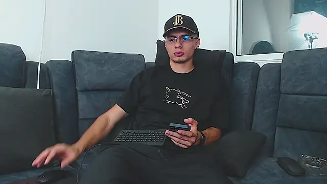 Stiven CL online show from 02-25-25, 03:20