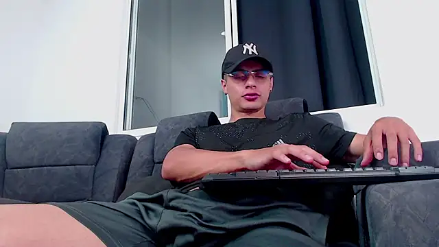 Stiven CL online show from 10-02-25, 03:30