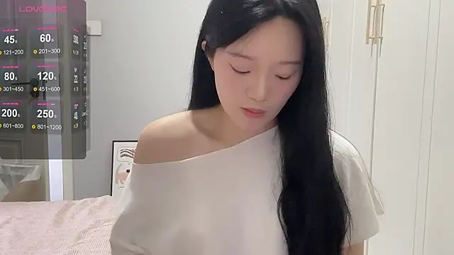 Snapshot of rose-u chatting on 09-28-25, 02:06 rose-u online show from 09-28-25, 02:06