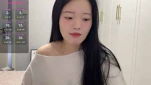 Snapshot of rose-u chatting on 10-17-25, 02:04 rose-u online show from 10-17-25, 02:04