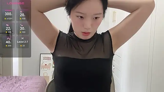 Snapshot of rose-u chatting on 10-22-25, 01:17 rose-u online show from 10-22-25, 01:17