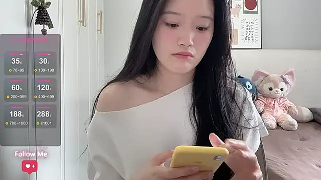 Snapshot of rose-u chatting on 06-22-26, 01:18 rose-u online show from 06-22-26, 01:18