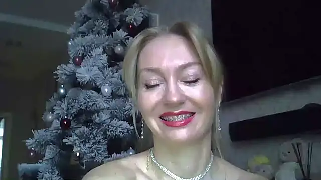 Snapshot of ZarinaSwift chatting on 12-23-24, 04:44 ZarinaSwift online show from 12-23-24, 04:44