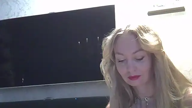 Snapshot of ZarinaSwift chatting on 12-24-24, 04:44 ZarinaSwift online show from 12-24-24, 04:44