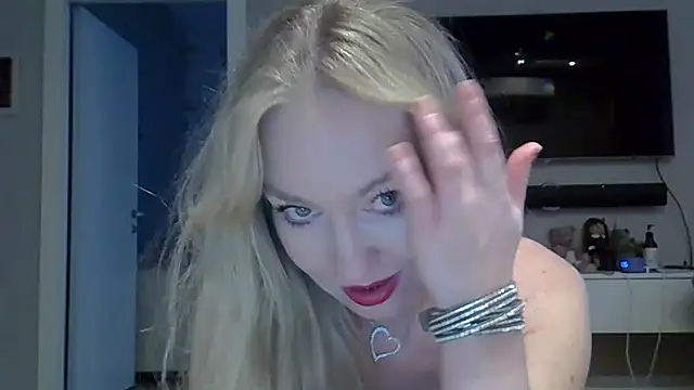 Snapshot of ZarinaSwift chatting on 01-13-25, 04:28 ZarinaSwift online show from 01-13-25, 04:28