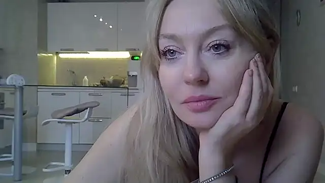 Snapshot of ZarinaSwift chatting on 01-14-25, 04:36 ZarinaSwift online show from 01-14-25, 04:36