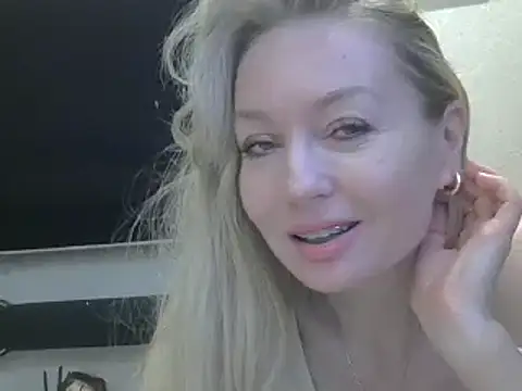 Snapshot of ZarinaSwift chatting on 02-01-25, 04:35 ZarinaSwift online show from 02-01-25, 04:35