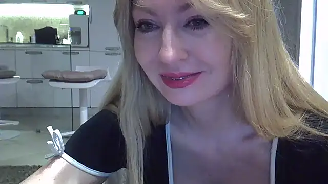 Snapshot of ZarinaSwift chatting on 02-10-25, 04:52 ZarinaSwift online show from 02-10-25, 04:52