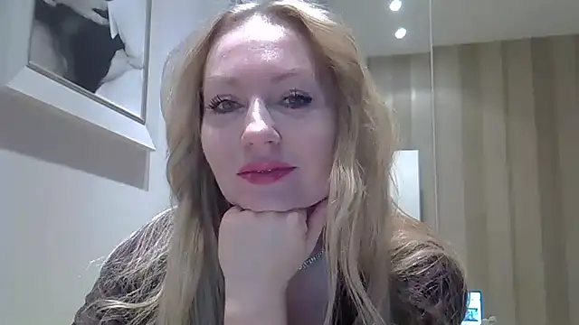Snapshot of ZarinaSwift chatting on 02-11-25, 04:44 ZarinaSwift online show from 02-11-25, 04:44
