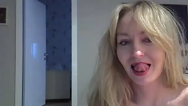 Snapshot of ZarinaSwift chatting on 02-19-25, 05:16 ZarinaSwift online show from 02-19-25, 05:16