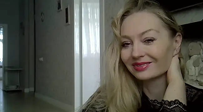 Snapshot of ZarinaSwift chatting on 03-09-25, 08:18 ZarinaSwift online show from 03-09-25, 08:18
