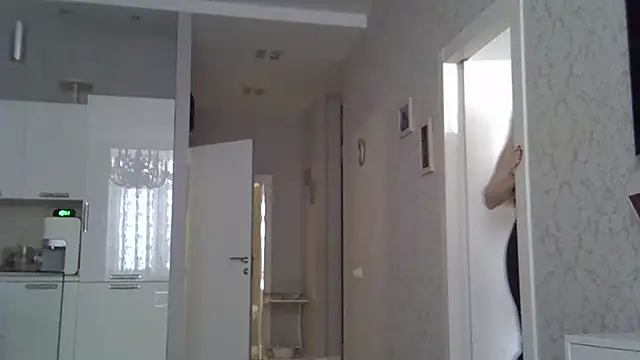 Snapshot of ZarinaSwift chatting on 03-11-25, 04:43 ZarinaSwift online show from 03-11-25, 04:43